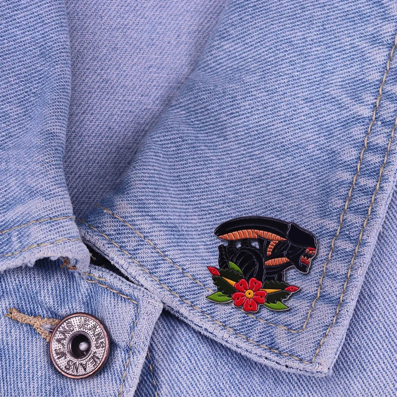 Excellent Quality License Plate Badge Space Alien Enamel Lapel Pins Inspired Sci-fi Horror Movie Fans Great Brooch Hat Accessory