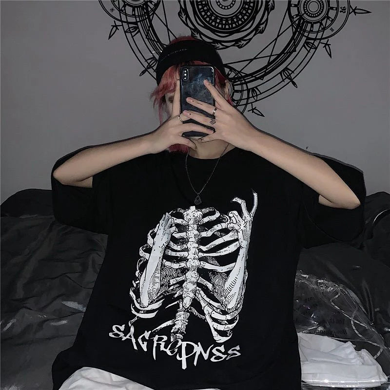 Oversized t-shirt female goth Top y2k Harajuku tops retro print skull bone Loose t-shirts with short sleeve anime graphic Shirt