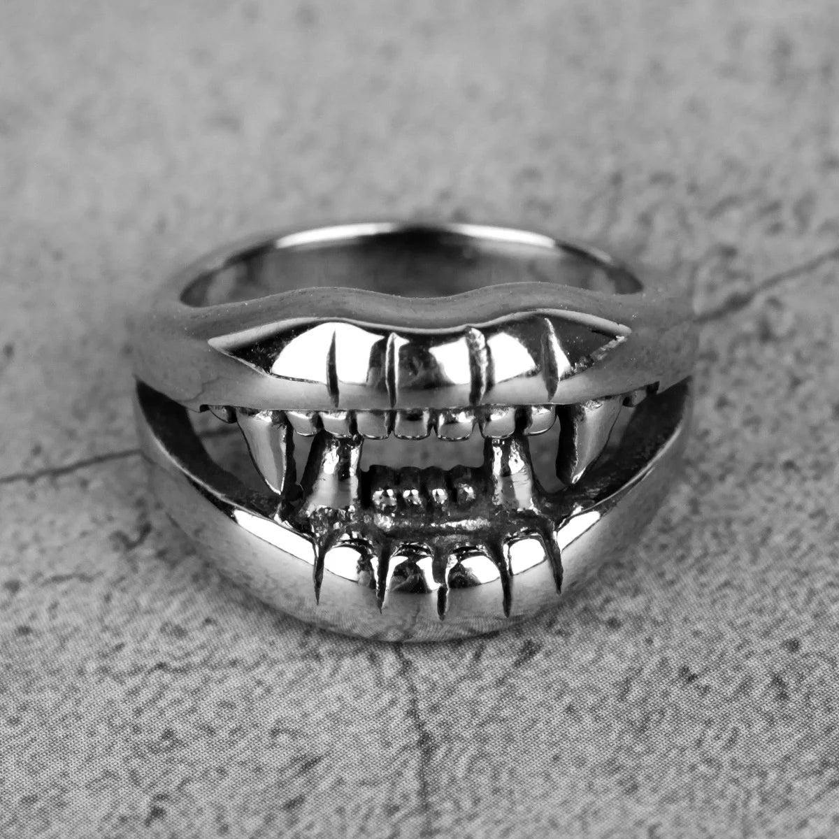 Stainless Steel Men Rings Devil Mouth Teeth Punk Rock Personality for Biker Male Boyfriend Jewelry Creativity Gift Wholesale