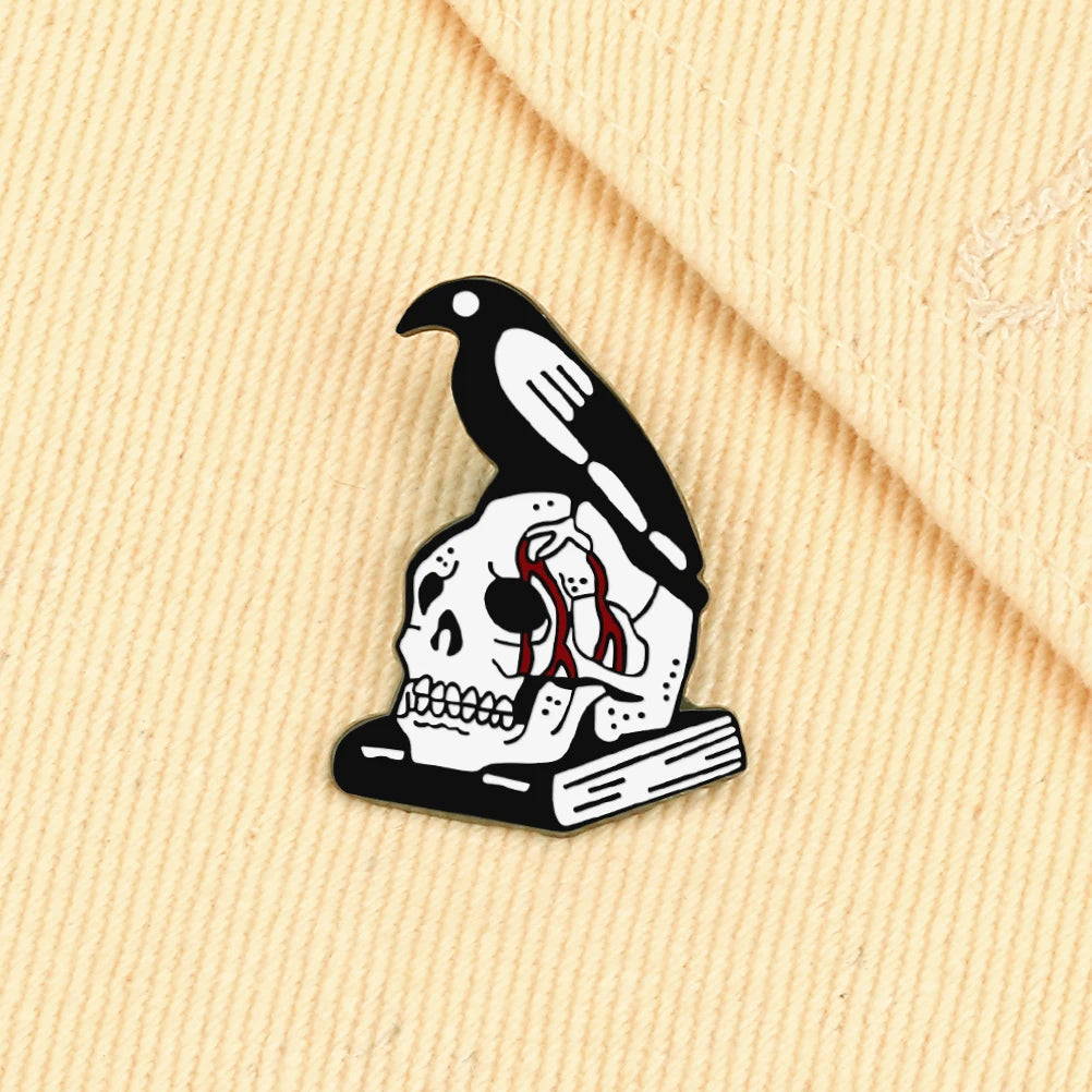 Death Notification!Gothic Skeleton Brooch Badge Horrible Crow Standing on Bleeding Skull Enamel Pin Creative Denim Lapel Jewelry